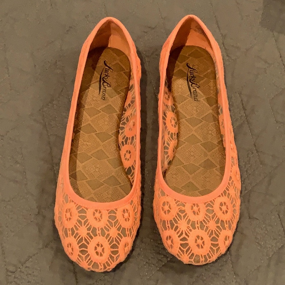 Size 8 Lucky Brand Edmonda flats in Coral
